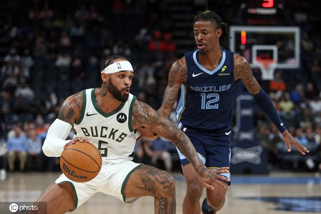 雄鹿队主场艰难获胜，全队通过团结合作力挽狂澜的简单介绍