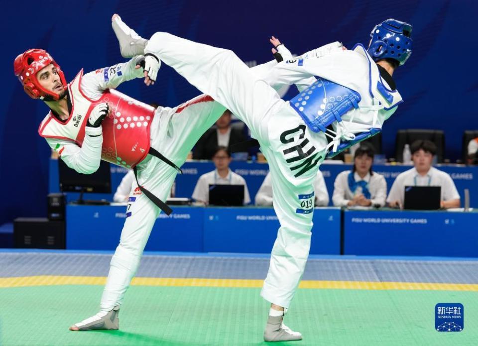 PG电子试玩官网-跆拳道男子组决赛擂台，激烈比拼