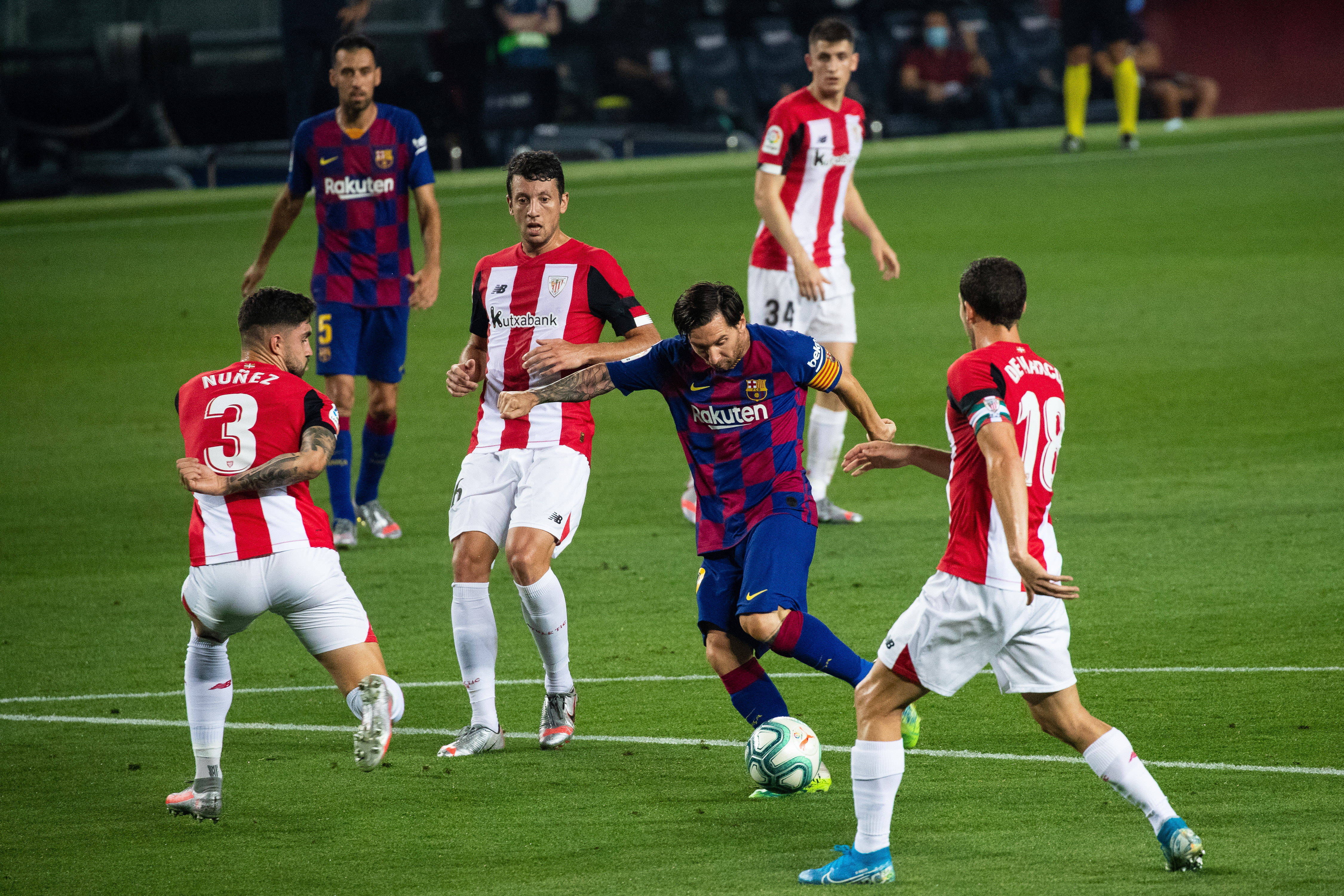 包含西甲赛场上演激烈较量，胜负难分的词条