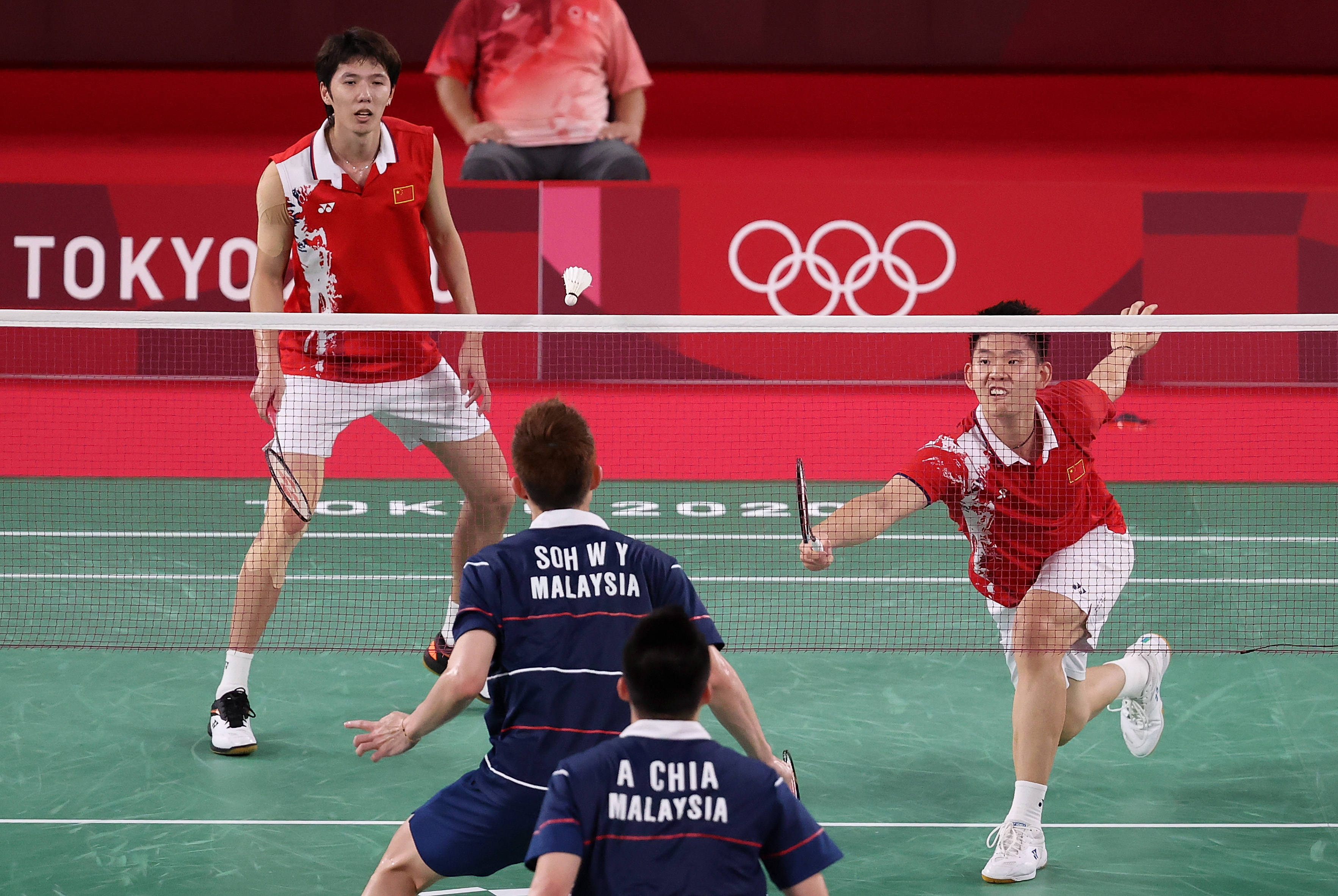 羽毛球男子双打决赛激烈对决