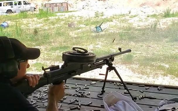 英国射击选手势不可挡，称霸比赛的简单介绍