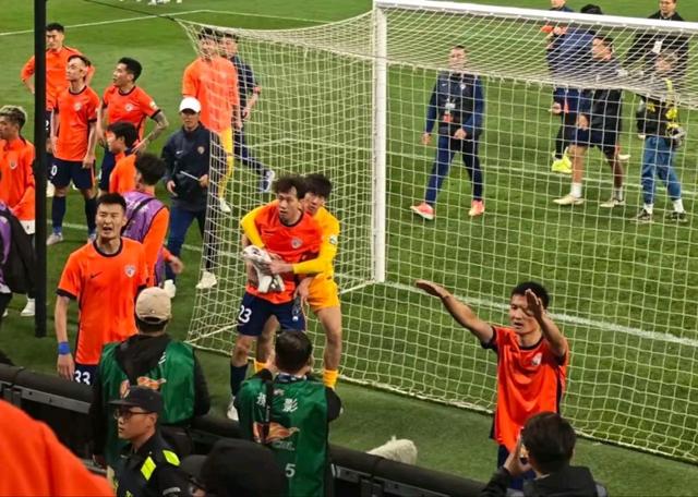 PG电子官网-一场惨败的背后，球队内部是否存在矛盾？