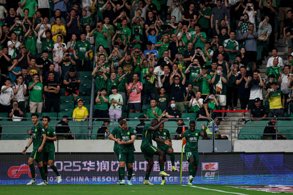 关于广州恒大以-战胜北京国安，领跑积分榜的信息