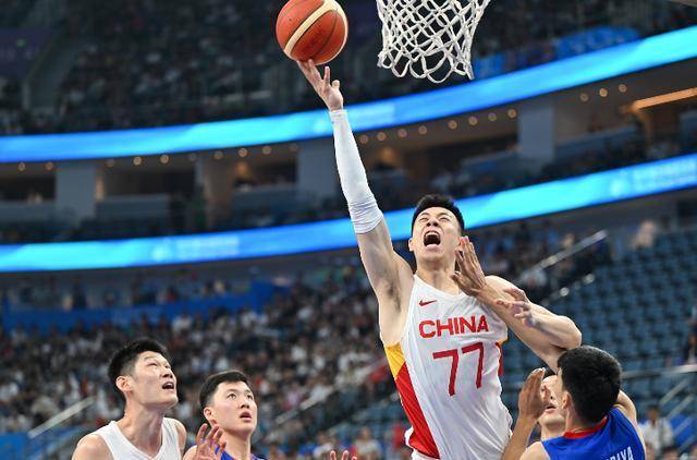 运动场上的热血搏击，女子球队表现强劲