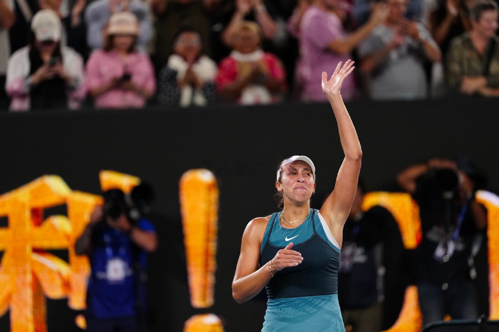 关于国际赛场上，女选手频频收获胜利的信息