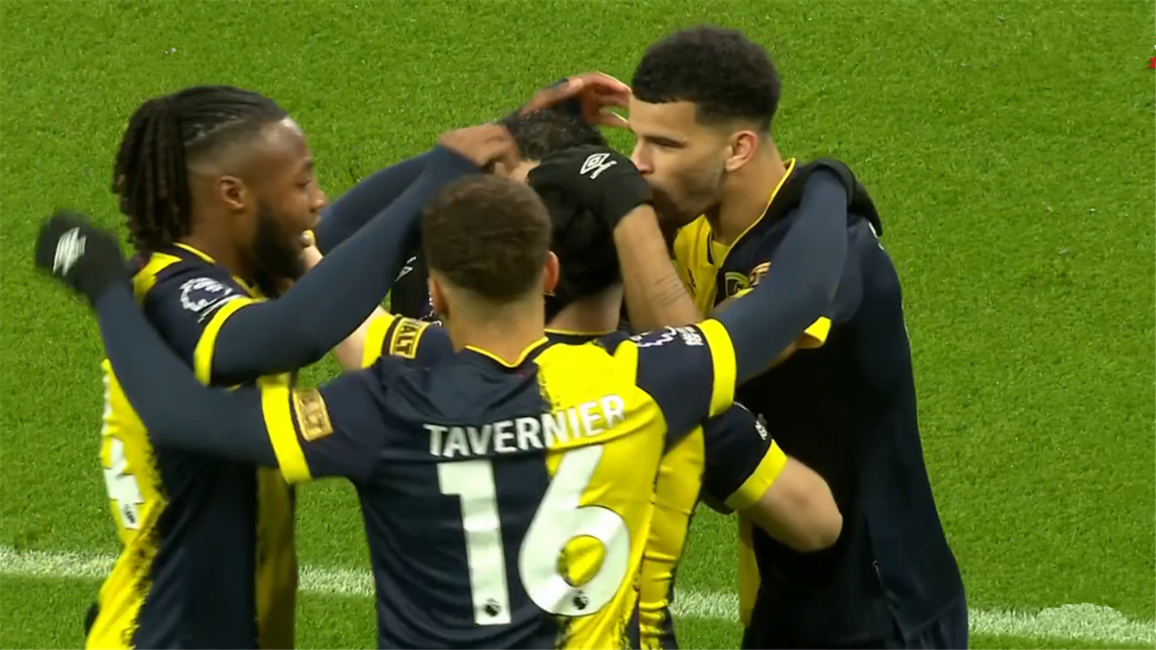 伯恩茅斯客场击败对手,继续领先 伯恩茅斯客场击败对手,继续领先