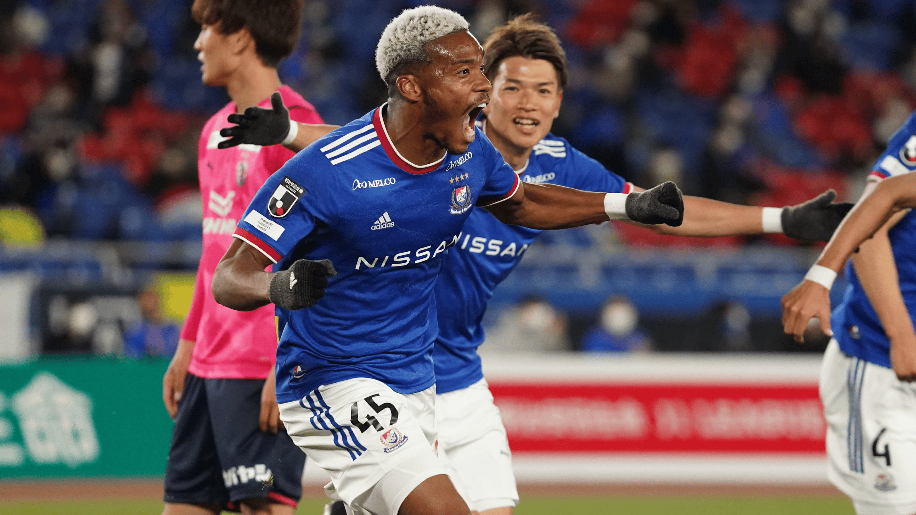 惊险比赛燃爆全场,东亚球队成功晋级 惊险比赛燃爆全场,东亚球队成功晋级