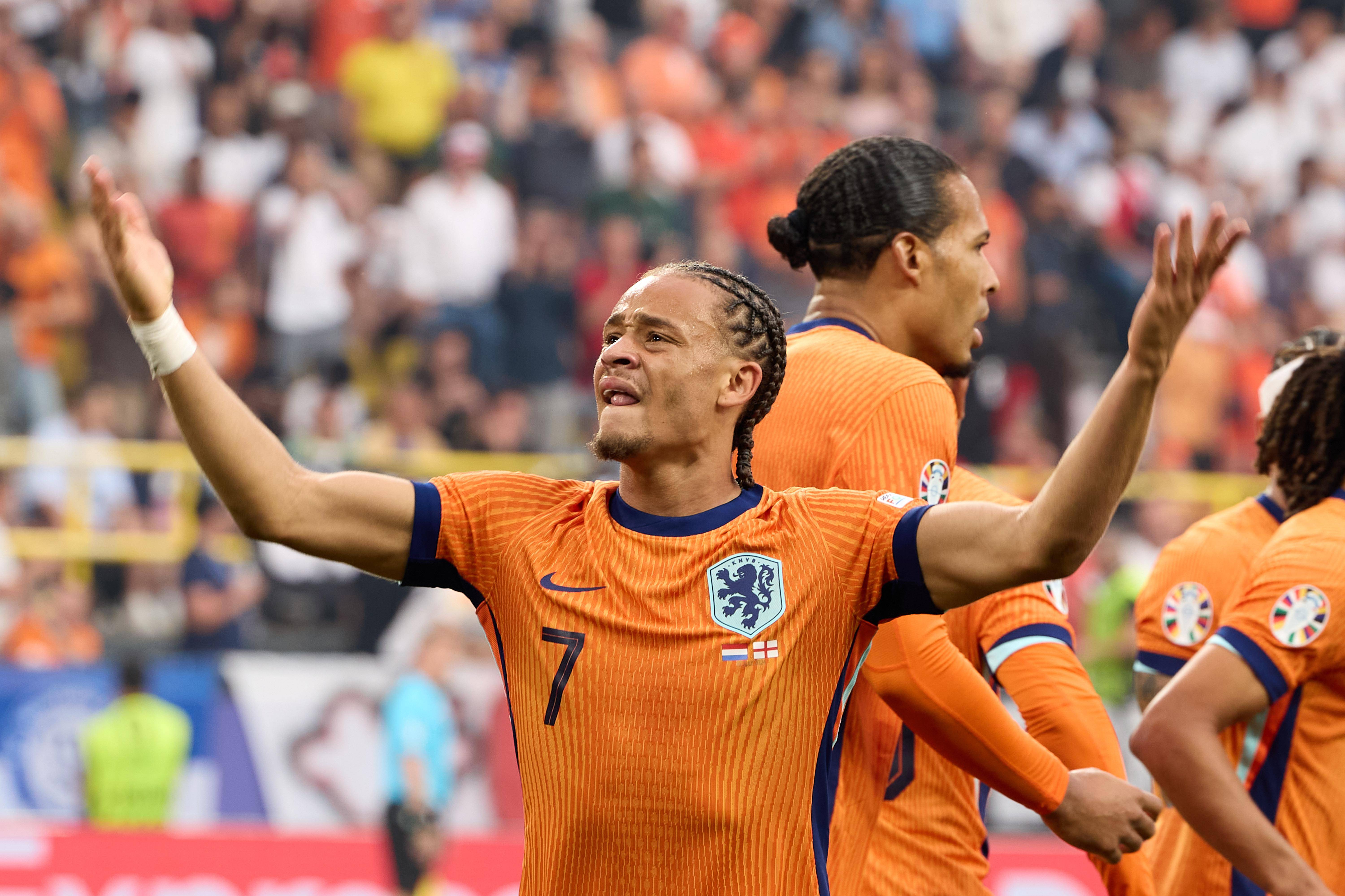 荷兰队以惊人表现赢得欧预赛比赛,成功晋级 荷兰队以惊人表现赢得欧预赛比赛,成功晋级