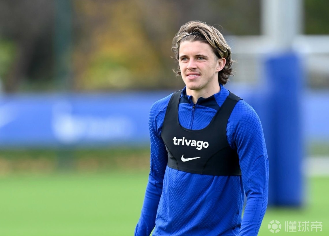 乌拉圭豪门签下英格兰年轻中场，增添中场控制力