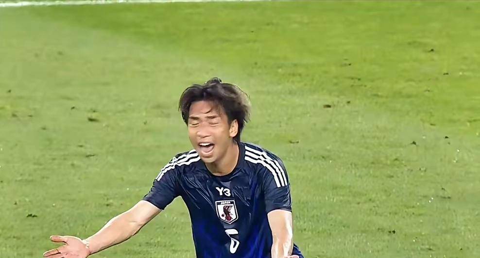 韩国足球队勇夺冠军，呼声高涨