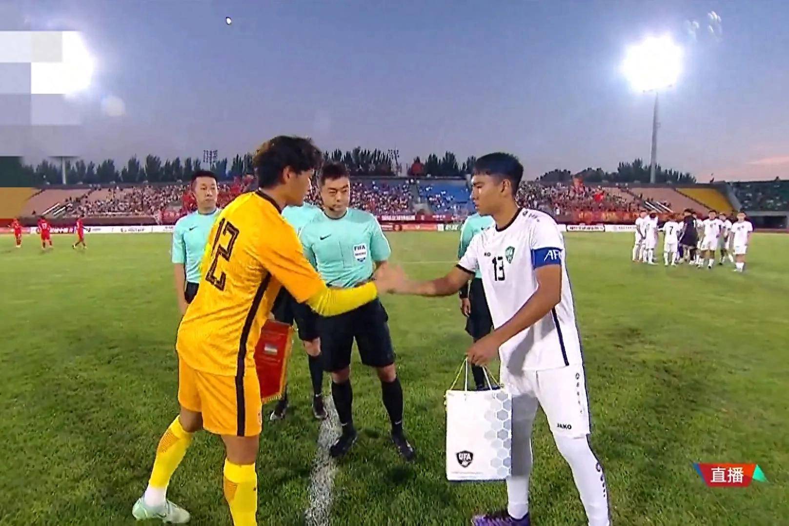 韩国足球队勇夺冠军，呼声高涨