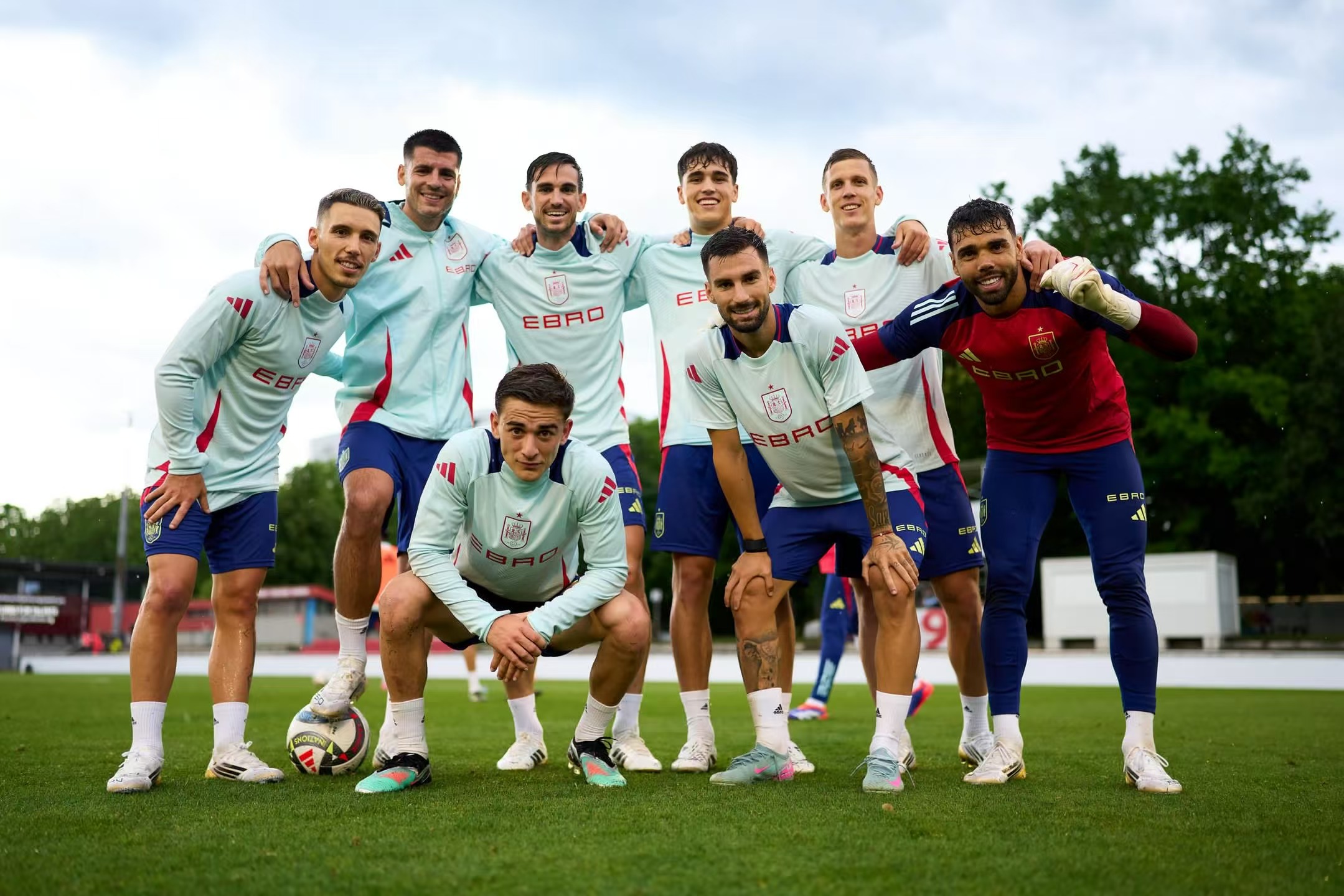 关于欧国联决赛外围活动推出，粉丝狂欢热度持续的信息