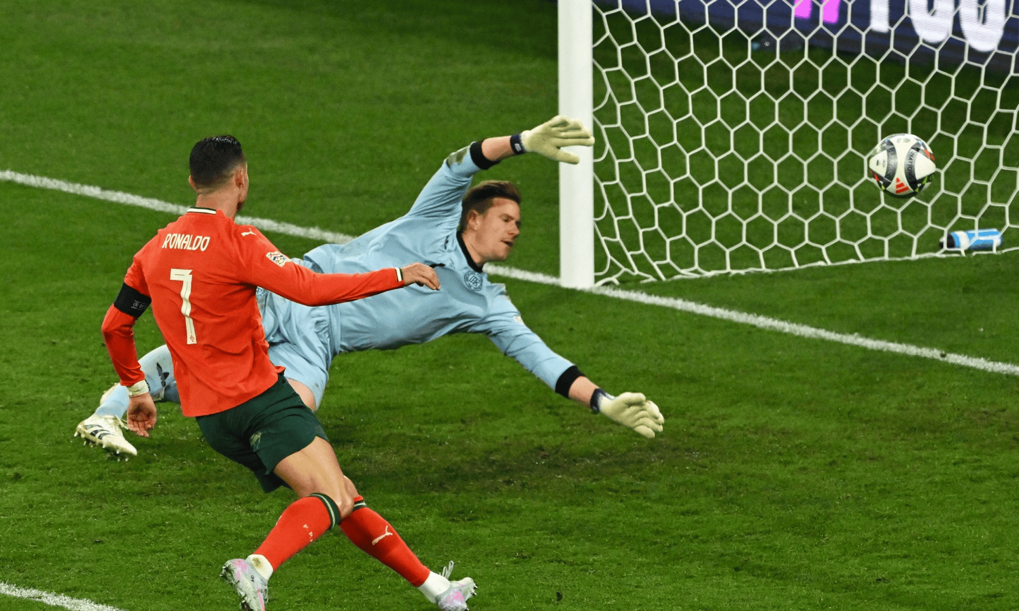 荷兰逆袭葡萄牙，成功挺进欧国联半决赛