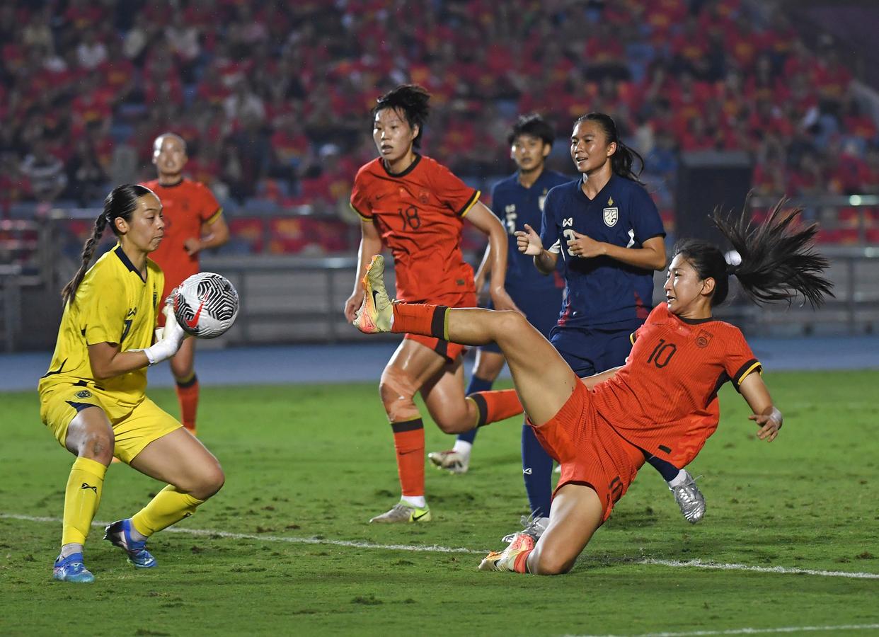 中国女足比赛中的精彩表现再次证明了队伍的实力与竞技水平