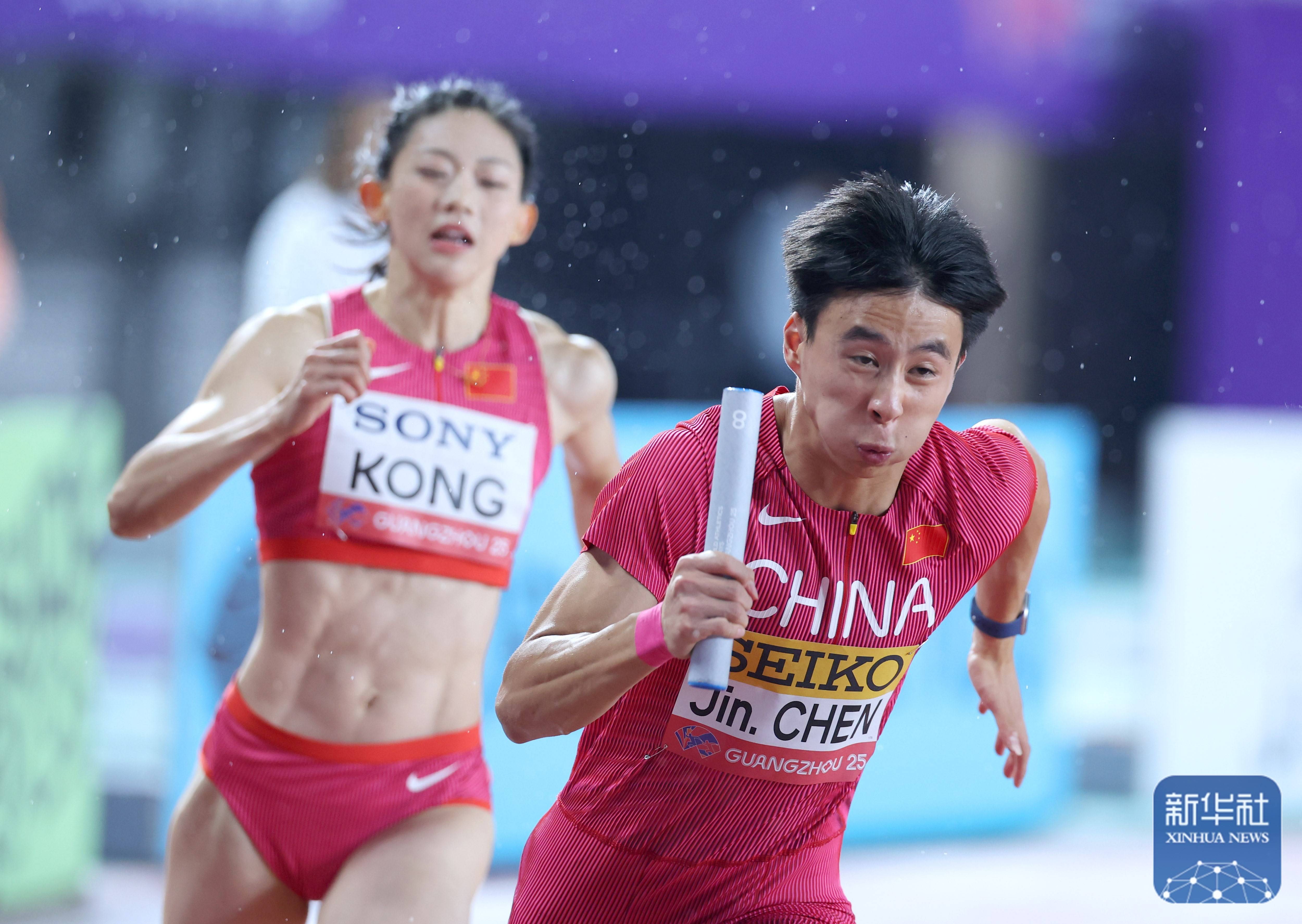 田径赛场选手实力竞逐，最终获奖