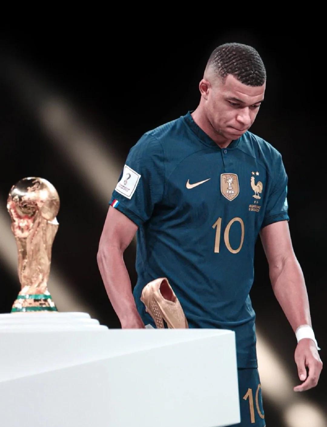 传奇前锋带领球队豪取胜利，登上夺冠之路