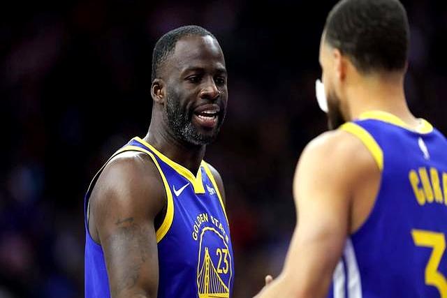 勇士逆转活塞，格林全场发挥稳定