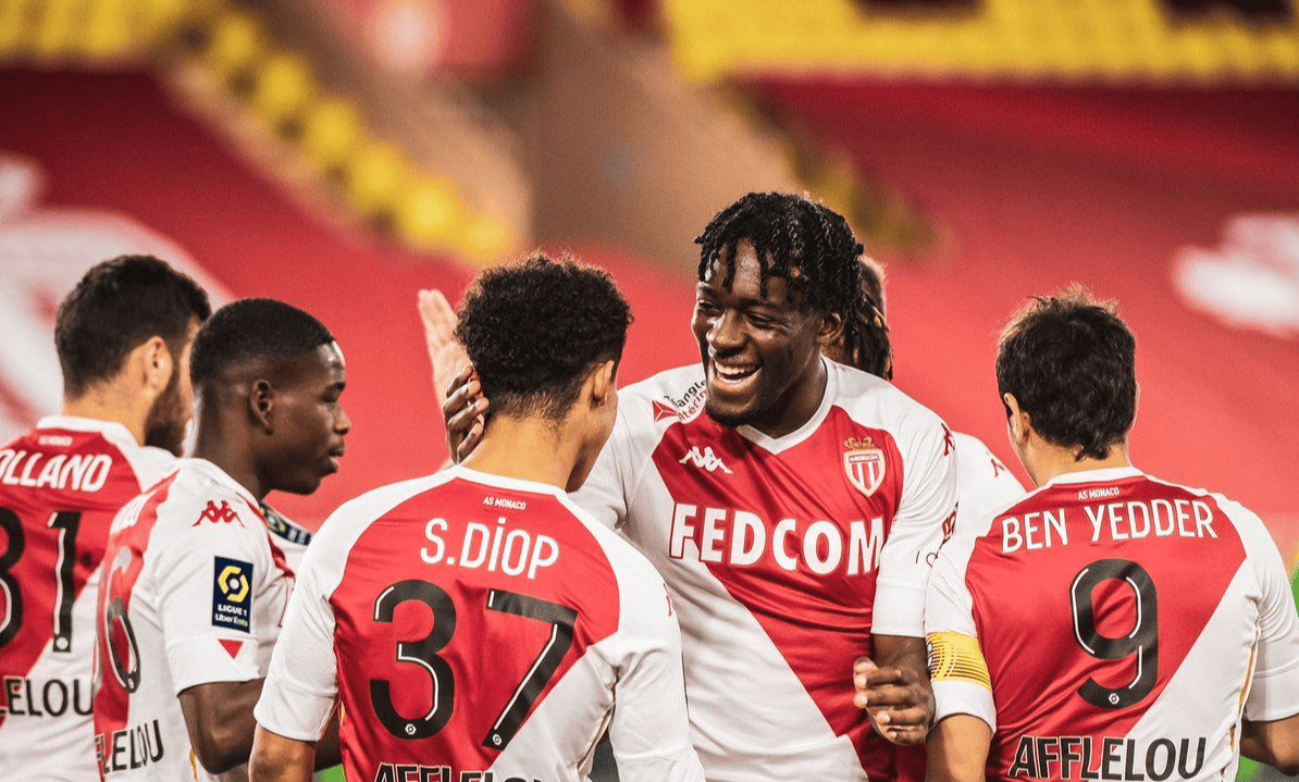 关于战术对决：教练间的战术较量各显神通的信息