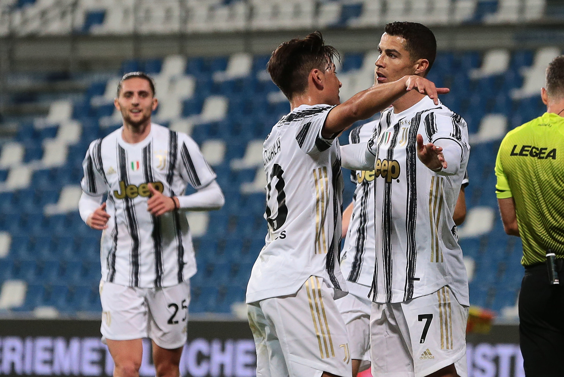 包含恩普利客场战胜撒索洛，取得重要胜利的词条