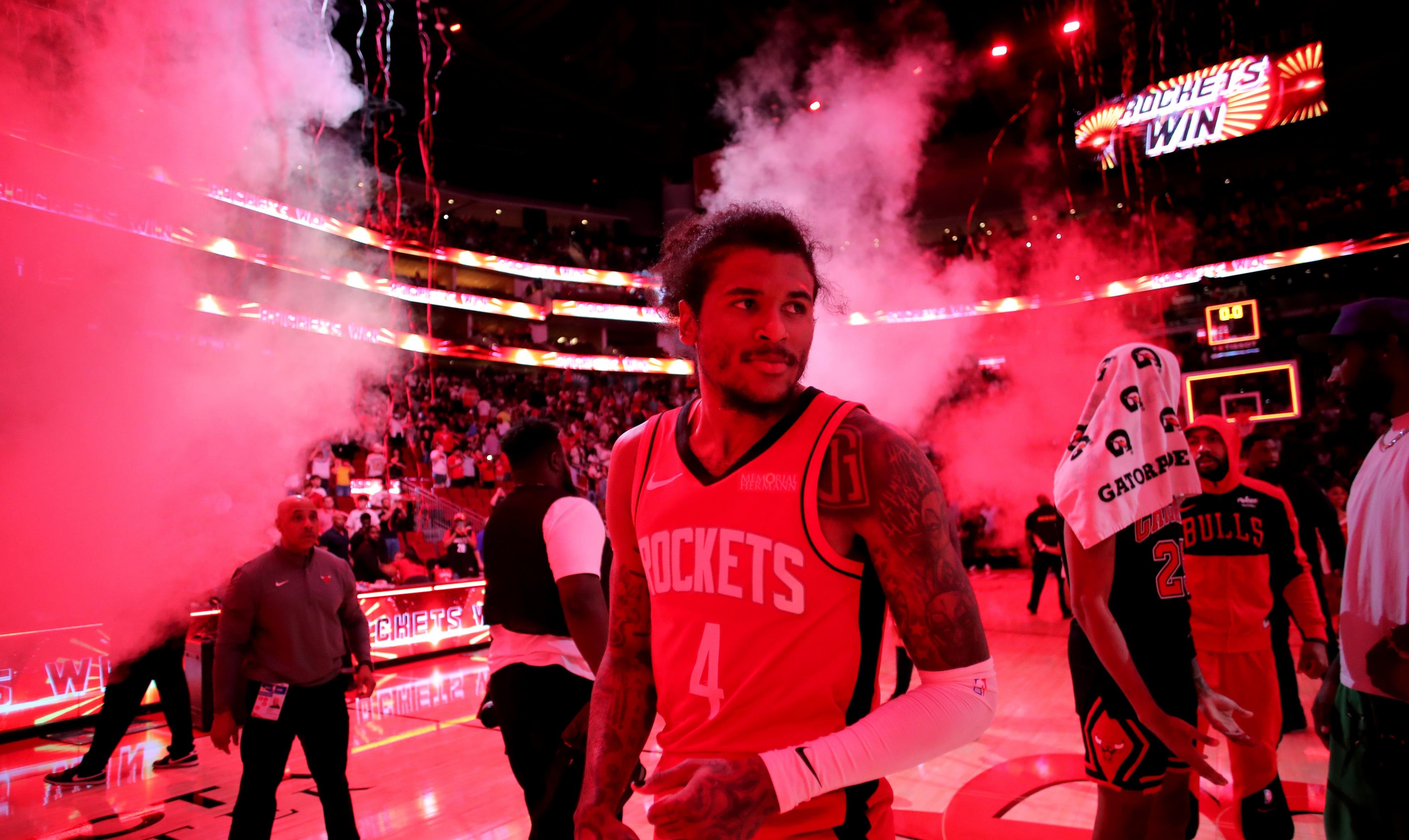 关于火箭队力克小牛，成功闯入总冠军赛的信息