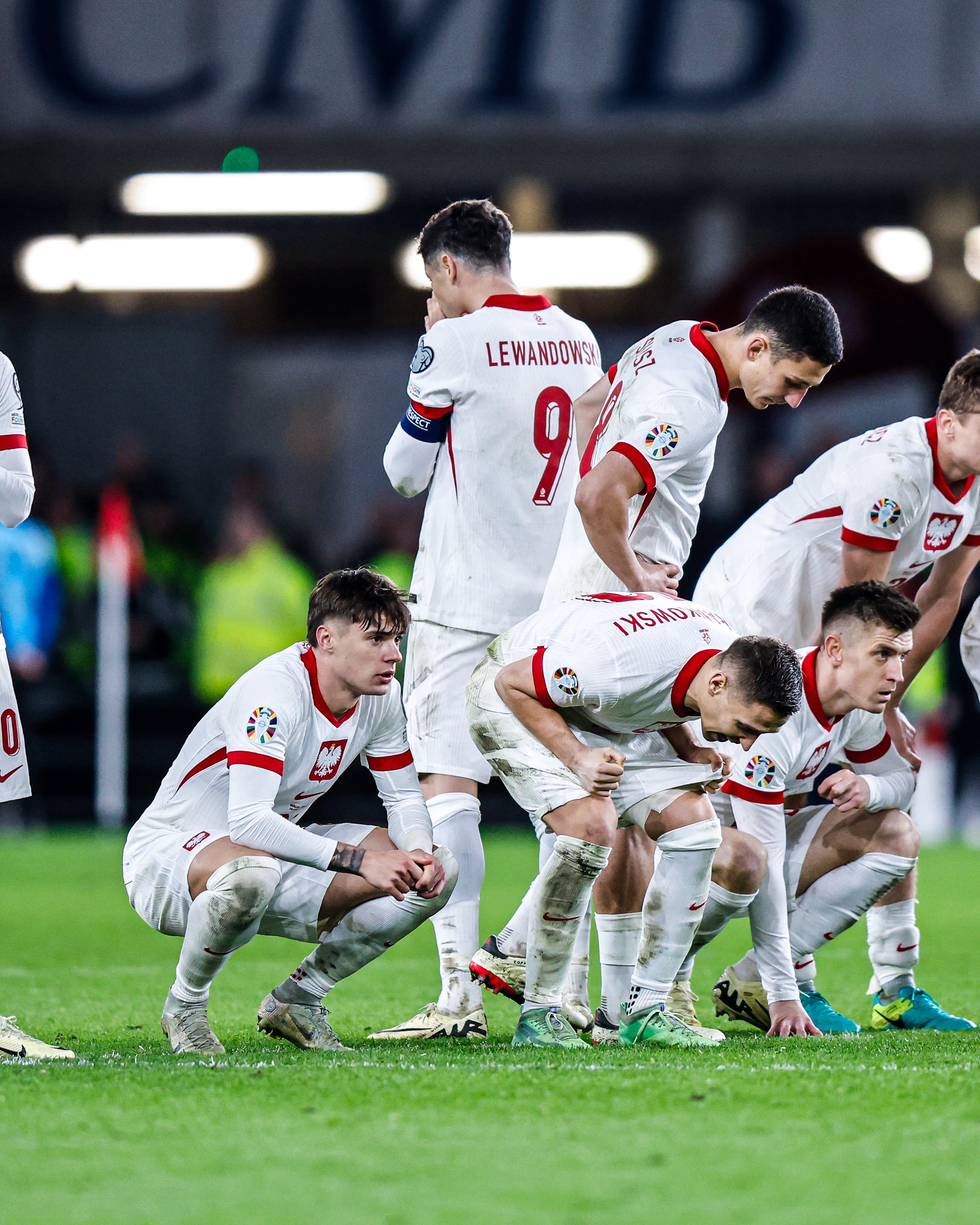 欧洲杯比赛精彩纷呈，球迷热情高涨