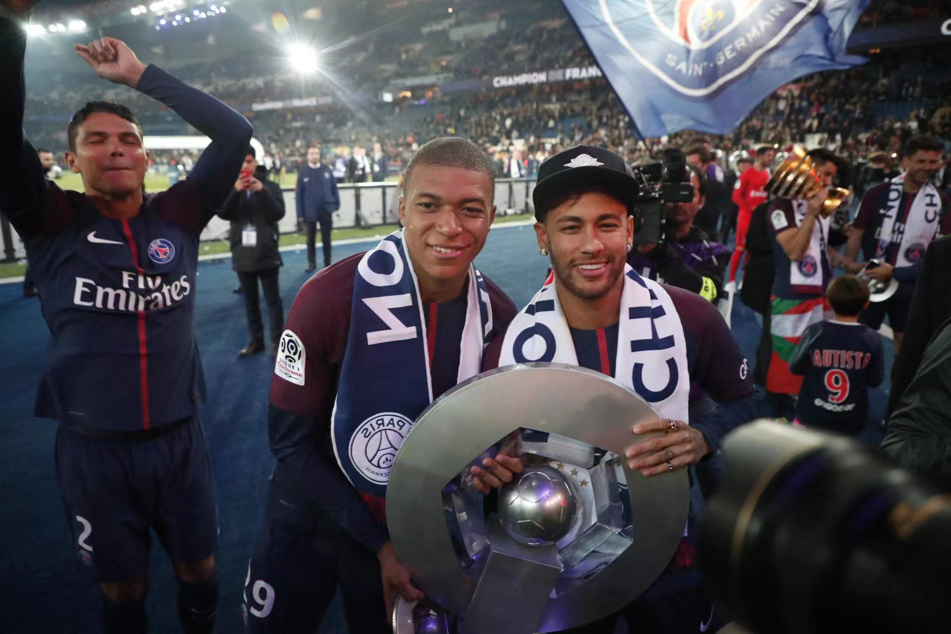 法甲球队在激烈角逐中获胜，晋级下一轮比赛的简单介绍