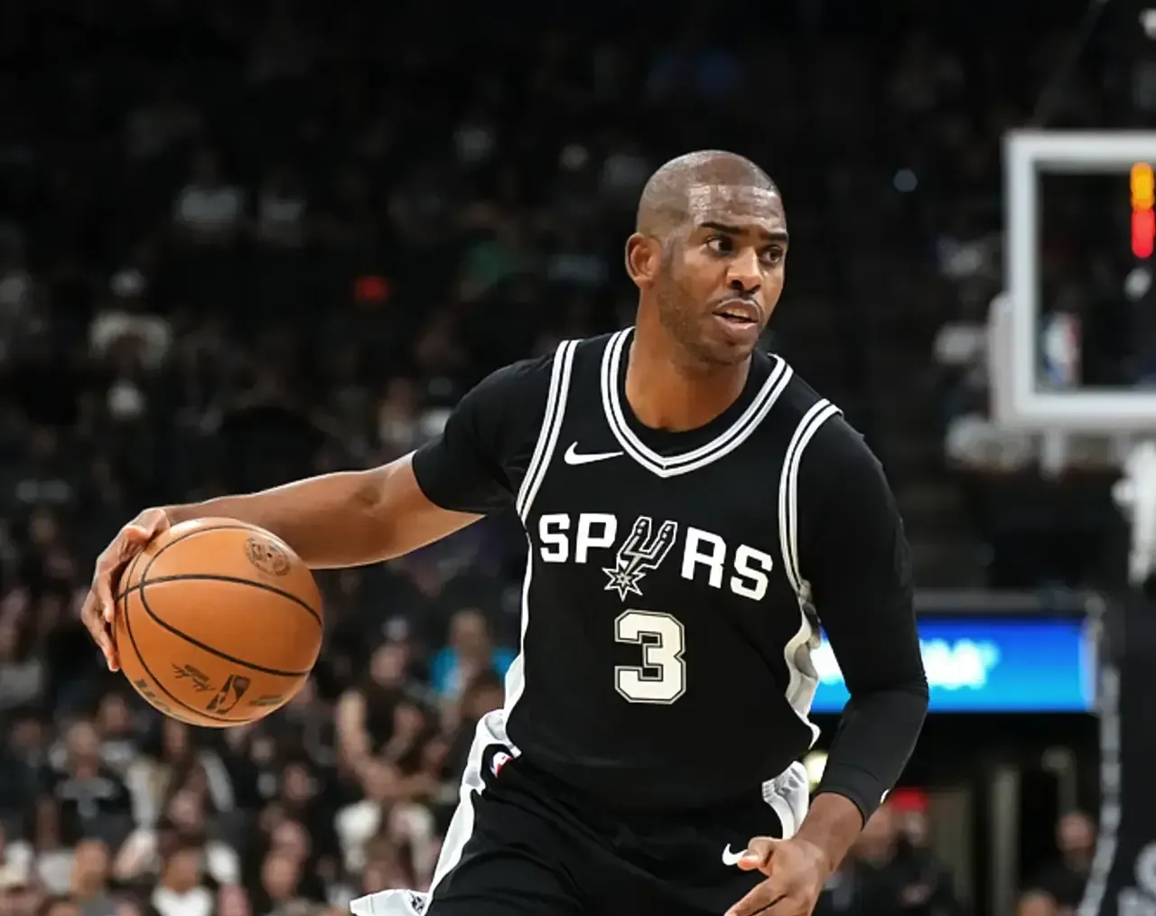 开拓者全力进攻,马刺队努力守住阵地取胜 开拓者全力进攻,马刺队努力守住阵地取胜