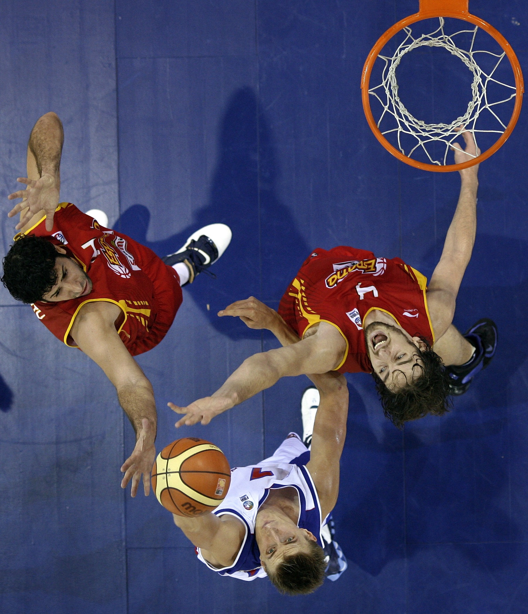 包含西班牙竞技水准突破，多项项目斩金的词条