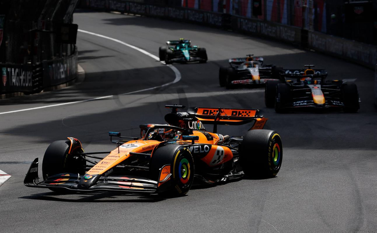 红牛车队完胜迈凯伦,佩雷兹惊艳四座的简单介绍 红牛车队完胜迈凯伦,佩雷兹惊艳四座的简单介绍