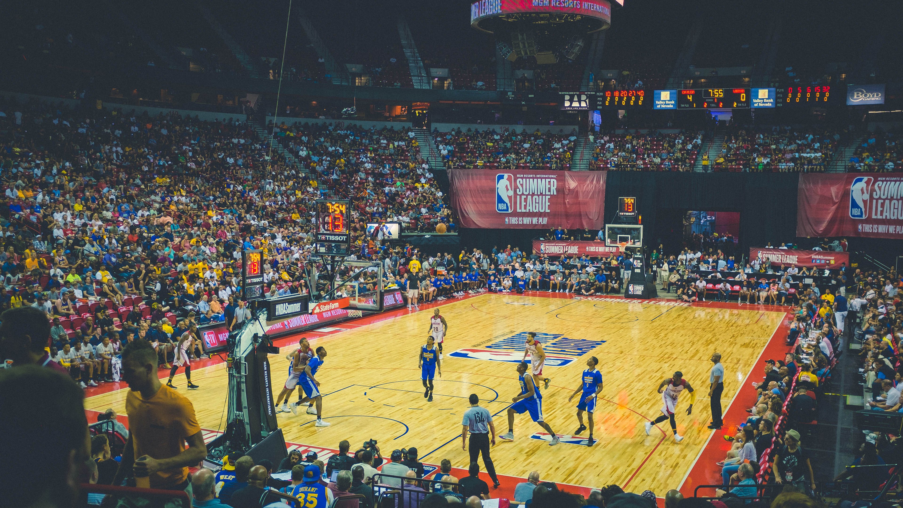 1.冰与火的交锋，上海队窒息防守压制爵士，布克化身关键先生一剑封喉