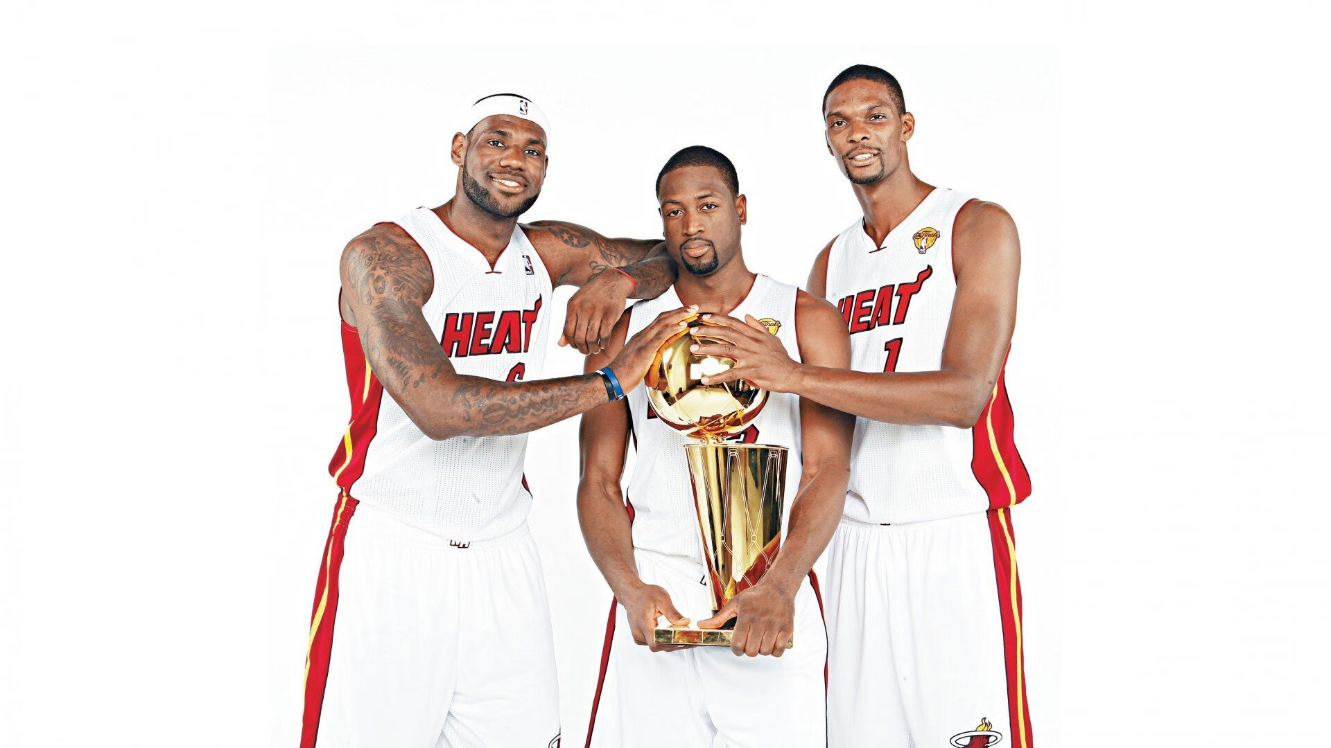 德罗赞最后0.7秒极限后仰,开拓者险胜上海队热身赛