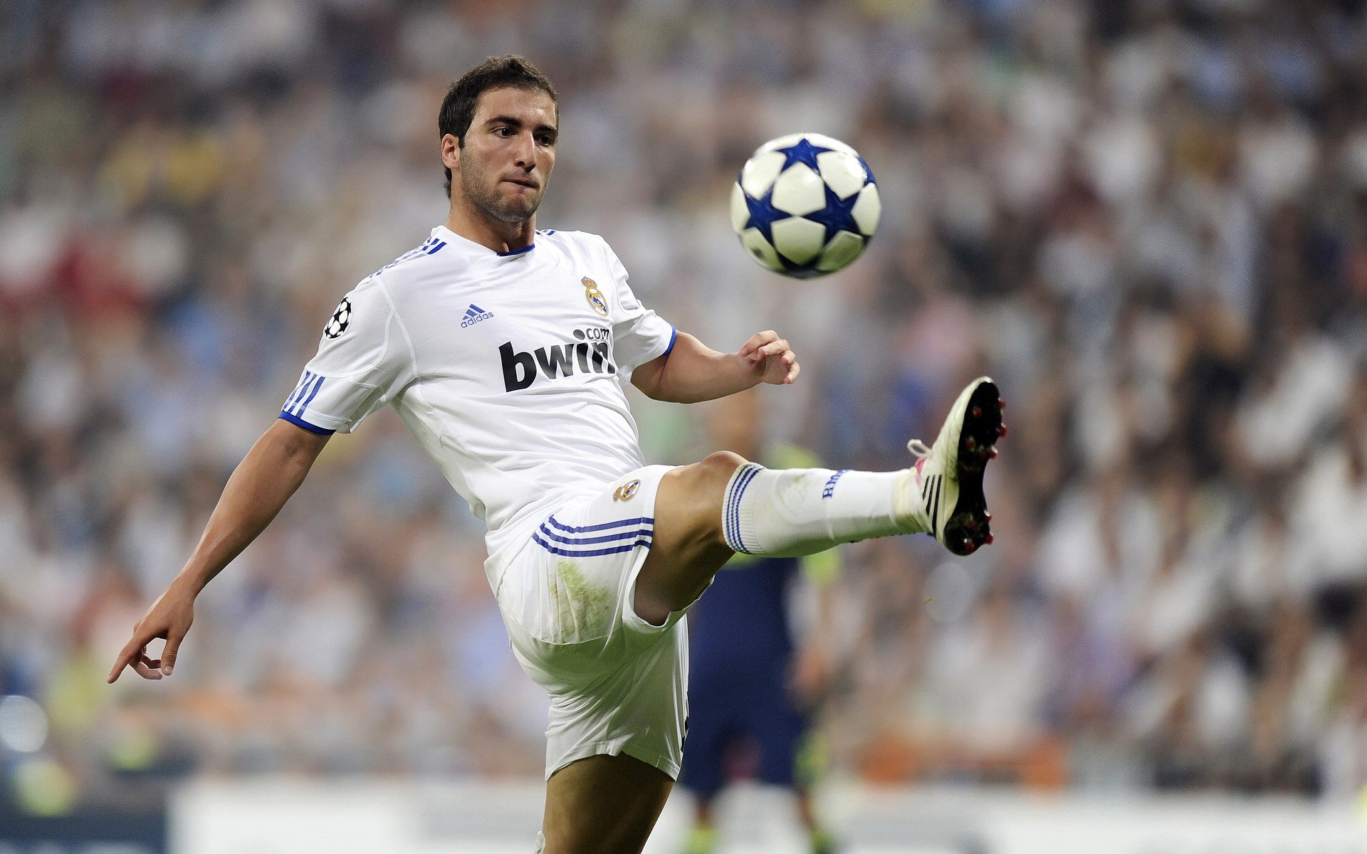 坚冰防线与沉默的破冰者,阿克如何用最古老的足球智慧锁死维京战吼