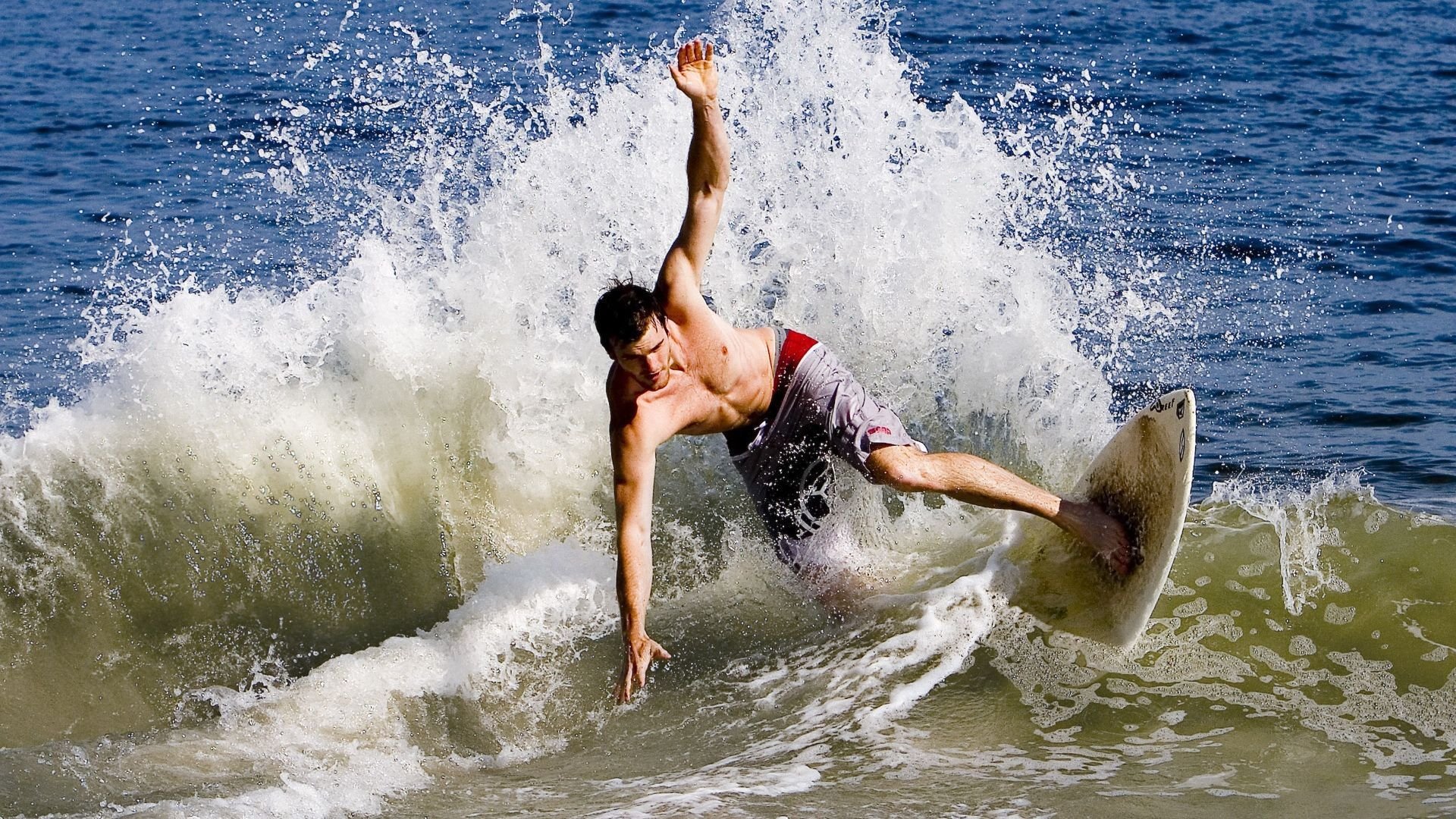 东方巨人跨越太平洋，王哲林统治全场，四川队轻取火箭